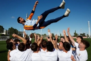 MK体育-皇马U19青年队提前一轮联赛夺冠，主帅阿韦洛亚三年两夺联赛冠军