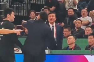 MK体育-正面视角来了！马立军指着杨鸣骂口型疑似为：CNM 王八蛋