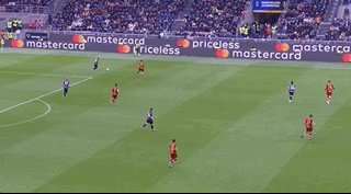 mk体育官网首页-两翼齐飞成取胜关键，小因给穆帅上了一节战术课