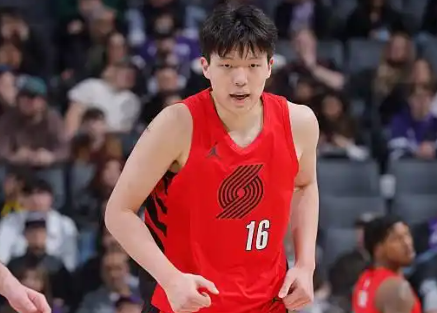 mk体育官网首页-杨瀚森又进步了！把控篮板，内外防守能干扰对手，勾手没进是遗憾